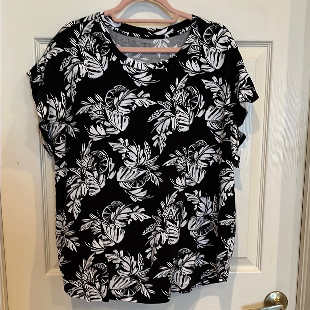 # Crown & Ivy 3X tropical print Tee